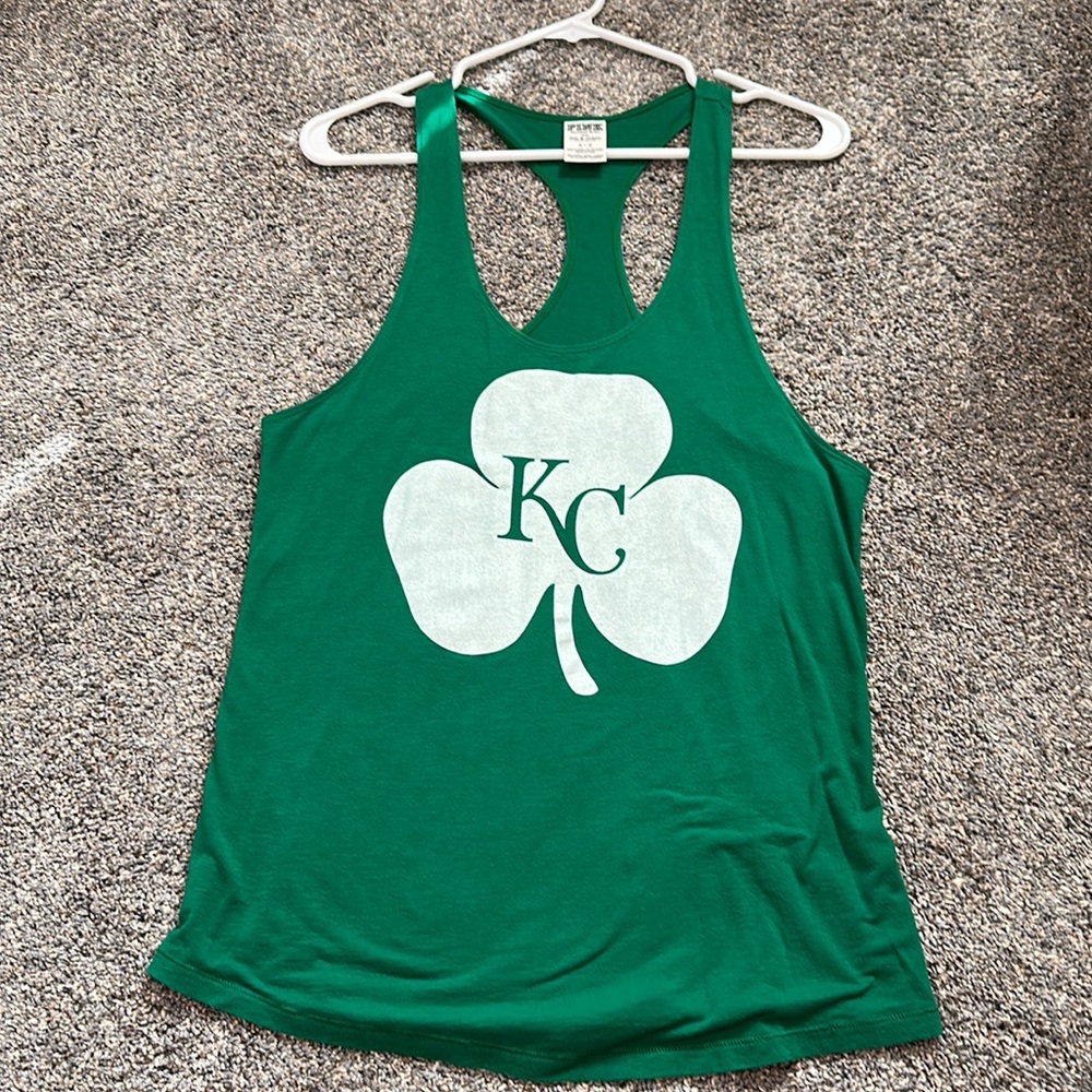 ☘️Pink Victorias Secret St. Patrick tank top. ☘️ Women’s size small
